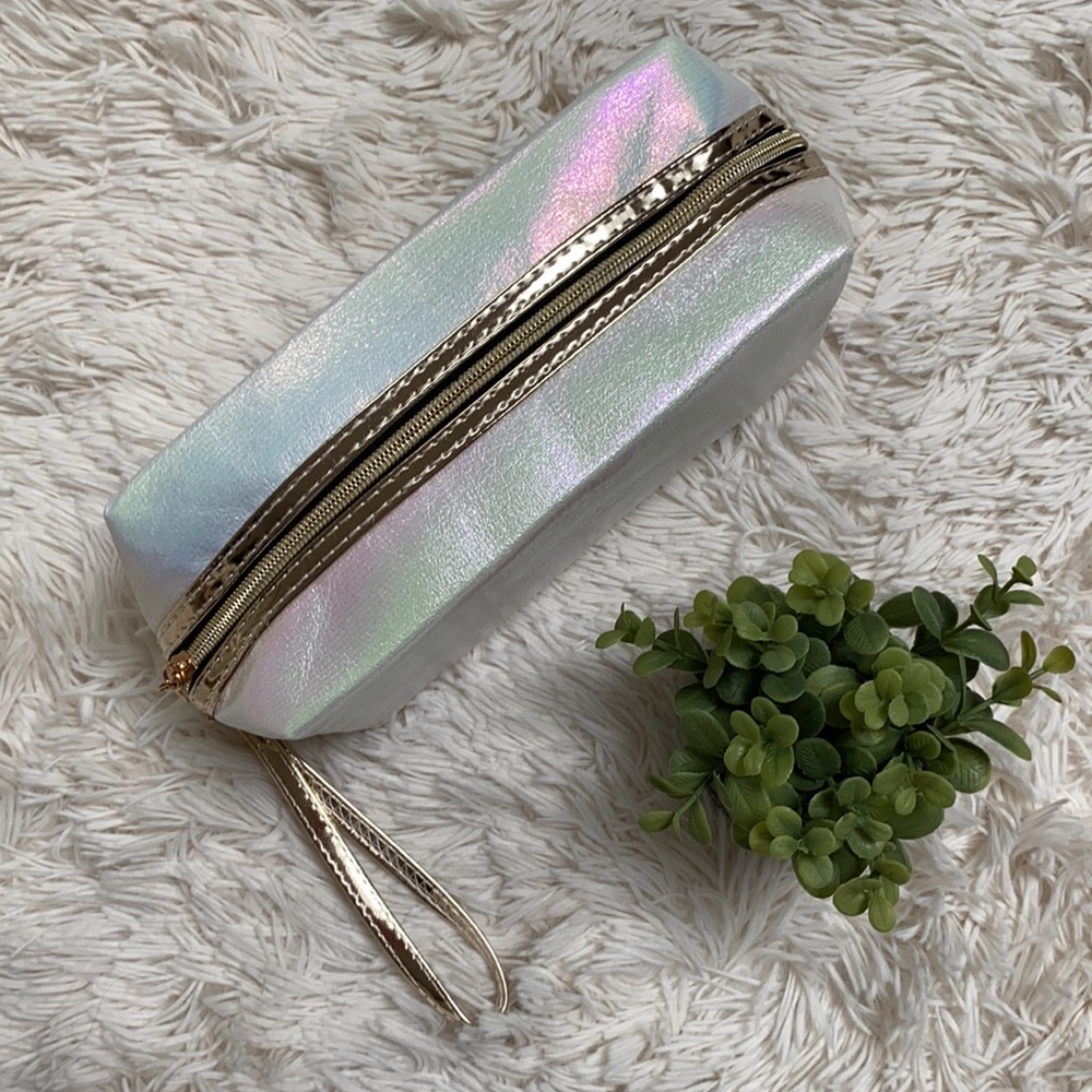 🎉HP🎉 Boutique Iridescent Makeup Bag 💗 White & Gold - Picture 5 of 14